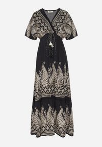 Born2be - Czarna Kopertowa Sukienka z Wiskozy Ozdobiona Frędzlami Redare. Okazja: na co dzień. Typ kołnierza: dekolt w serek. Kolor: czarny. Materiał: wiskoza. Wzór: aplikacja. Typ sukienki: kopertowe. Styl: casual, klasyczny, boho #2