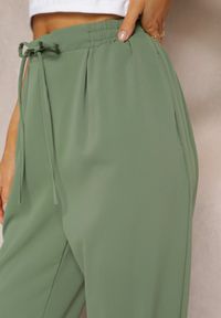 Renee - Zielone Spodnie High Waist z Gumką i Troczkiem w Pasie oraz Kieszeniami Arlettia. Stan: podwyższony. Kolor: zielony. Materiał: tkanina. Długość: długie. Wzór: jednolity