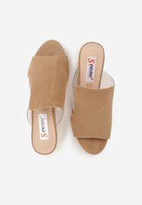 Renee - Ciemnobeżowe Transparentne Klapki na Słupku z Wkładką ze Skóry Naturalnej Neveliza. Okazja: na co dzień. Kolor: beżowy. Materiał: skóra. Sezon: wiosna, lato. Obcas: na słupku. Styl: casual #2