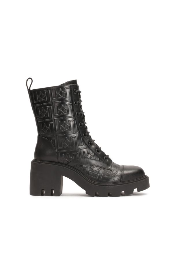 Kazar - Botki na grubym obcasie zdobione tłoczeniem. Okazja: na co dzień. Zapięcie: sznurówki. Kolor: czarny. Szerokość cholewki: normalna. Wzór: aplikacja. Materiał: skóra. Sezon: zima. Obcas: na obcasie. Styl: casual. Wysokość obcasa: średni