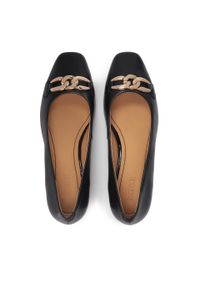 Kazar - Eleganckie czarne czółenka na niskim słupku. Kolor: czarny. Materiał: skóra. Wzór: aplikacja. Obcas: na słupku. Styl: elegancki #3