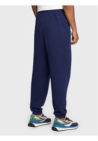 Fila Spodnie dresowe Tricase FAM0153 Granatowy Oversize. Kolor: niebieski. Materiał: bawełna, syntetyk #3