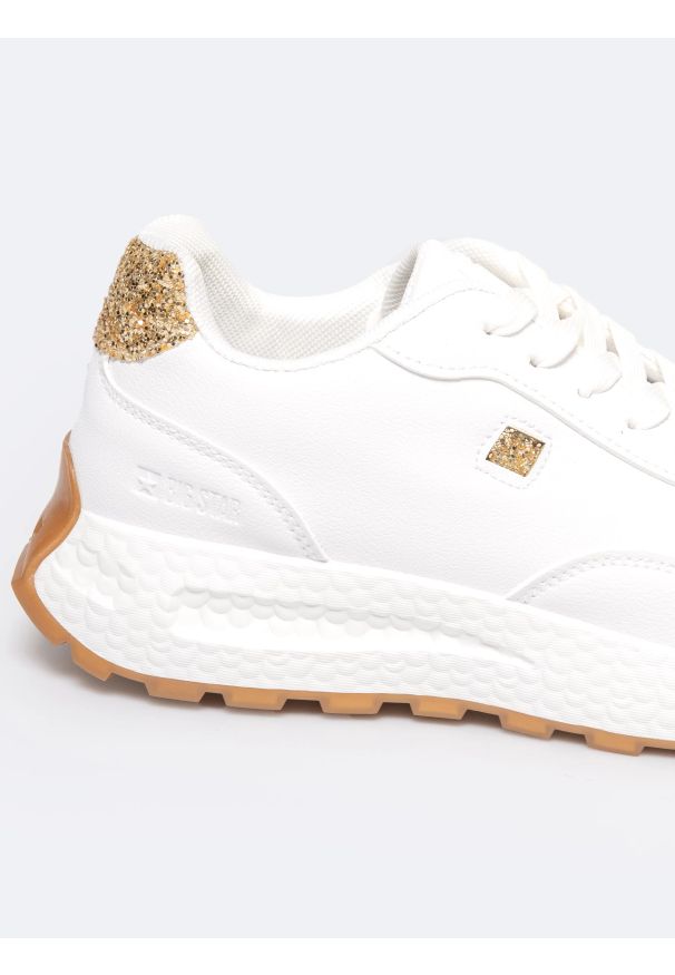 Big-Star - Sneakersy damskie ze skóry ekologicznej białe RR274490 101. Okazja: na co dzień. Kolor: biały. Materiał: skóra ekologiczna. Wzór: aplikacja
