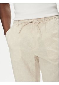 Lindbergh Spodnie materiałowe 30-003030 Beżowy Relaxed Fit. Kolor: beżowy. Materiał: bawełna
