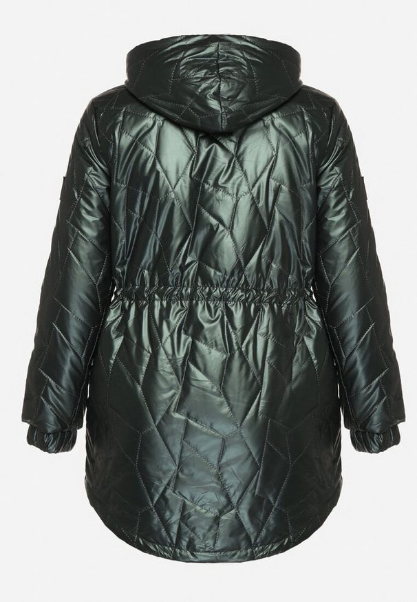 Born2be - Ciemnozielona Kurtka Pikowana Parka z Nieodpinanym Kapturem Oferra. Kolekcja: plus size. Kolor: zielony