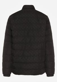 Born2be - Czarna Pikowana Kurtka ze Stójką i Futrzaną Podszewką Silwedea. Okazja: na co dzień. Typ kołnierza: kołnierzyk stójkowy. Kolor: czarny. Materiał: futro. Styl: klasyczny, casual, elegancki #2