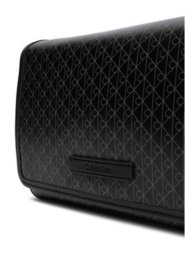 Calvin Klein Saszetka Emblem Aop Coated Small Flap Mes LV04D3396G Czarny. Kolor: czarny. Materiał: skóra
