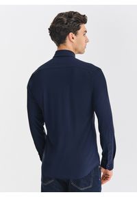 Pako Lorente - PAKO LORENTE – Granatowa koszula męska. Typ kołnierza: kołnierzyk klasyczny. Kolor: niebieski. Materiał: elastan, nylon. Długość rękawa: długi rękaw. Długość: długie. Styl: klasyczny #9