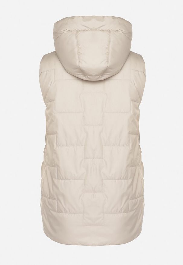 Born2be - Jasnobeżowa Pikowana Kamizelka z Kapturem i Sznurkami Imvila. Okazja: na co dzień. Typ kołnierza: kaptur. Kolor: beżowy. Materiał: jeans. Wzór: aplikacja. Styl: casual, klasyczny, elegancki