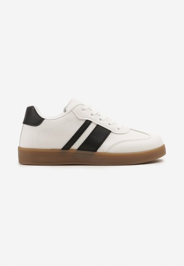 Born2be - Białe Sneakersy Tenisówki z Geometrycznymi Paskami Amolita. Okazja: na co dzień. Zapięcie: pasek. Kolor: biały. Materiał: jeans. Wzór: geometria