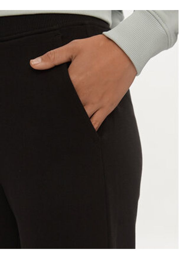 Calvin Klein Jeans Spodnie dresowe Diffused Monologo J20J223422 Czarny Regular Fit. Kolor: czarny. Materiał: bawełna