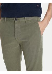 BOSS Chinosy 50548006 Zielony Slim Fit. Kolor: zielony. Materiał: bawełna