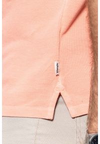 Wrangler - MĘSKA KOSZULKA POLO WRANGLER SS OVERDYE POLO MELON ORANGE W7F4KQA04 112131803. Typ kołnierza: polo #4