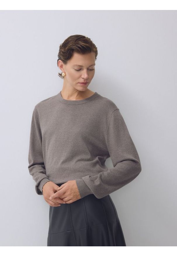 Reserved - Sweter z domieszką kaszmiru - beżowy. Kolor: beżowy. Materiał: kaszmir