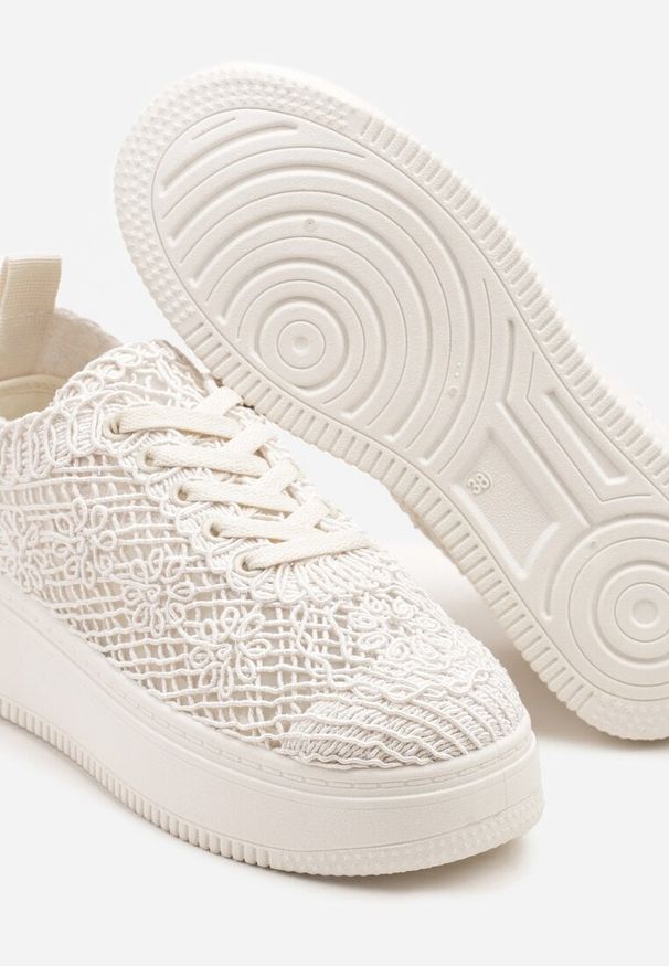 Renee - Beżowe Sneakersy na Platformie z Ażurowym Wykończeniem Isdisane. Okazja: na co dzień. Zapięcie: sznurówki. Kolor: beżowy. Materiał: dzianina, jeans. Wzór: ażurowy. Obcas: na platformie