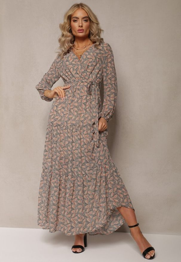 Renee - Beżowo-Granatowa Sukienka Maxi Boho Edei. Typ kołnierza: dekolt w kształcie V. Kolor: beżowy. Materiał: tkanina, materiał. Długość rękawa: długi rękaw. Typ sukienki: kopertowe. Styl: boho. Długość: maxi
