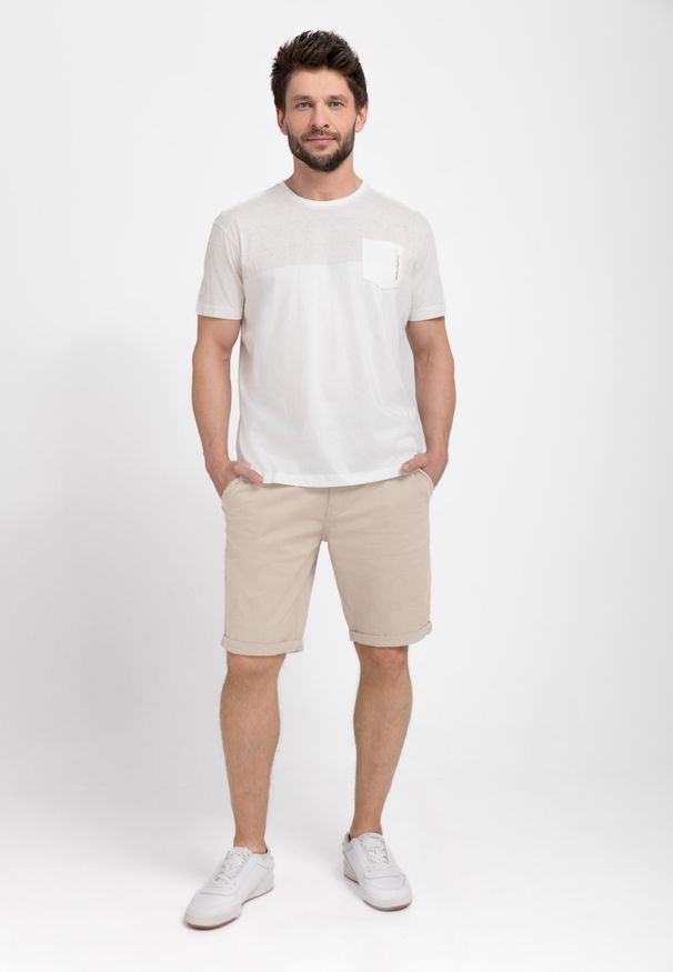 Volcano - Klasyczne spodenki męskie, Regular Fit, P-LUIZ. Okazja: na co dzień. Kolor: beżowy. Materiał: dzianina, bawełna, materiał. Długość: do kolan. Sezon: lato. Styl: klasyczny