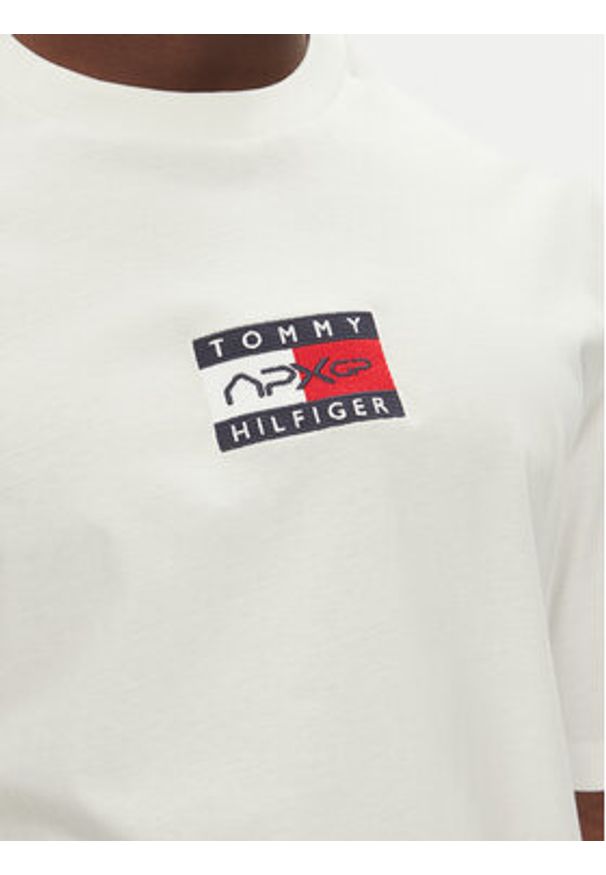 TOMMY HILFIGER - Tommy Hilfiger T-Shirt F1 Movie MW0MW41391 Biały Regular Fit. Kolor: biały. Materiał: bawełna