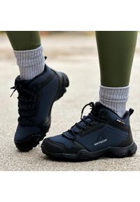Granatowe zimowe śniegowce damskie z membraną American Club Softshell Wt64/22. Kolor: niebieski. Materiał: tkanina, skóra. Szerokość cholewki: normalna. Sezon: zima