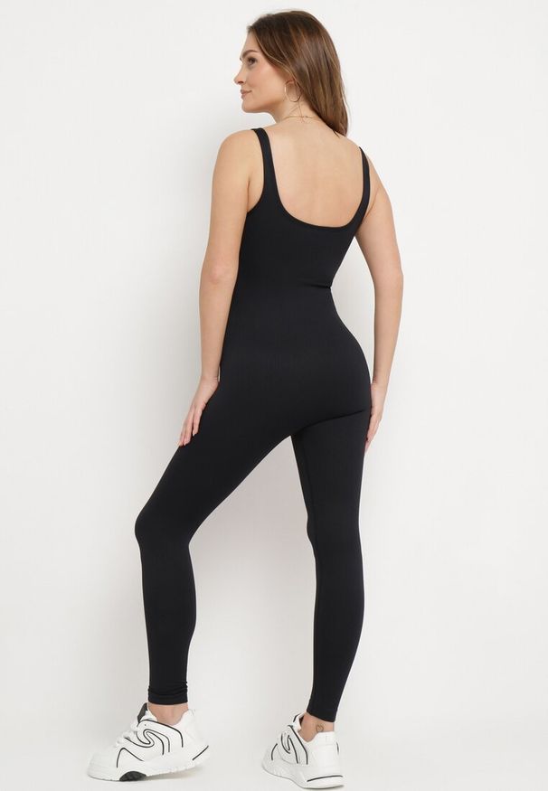 Born2be - Czarny Kombinezon Bodycon z Usztywnionym Biustem i Długimi Nogawkami Zililena. Kolor: czarny. Długość: długie