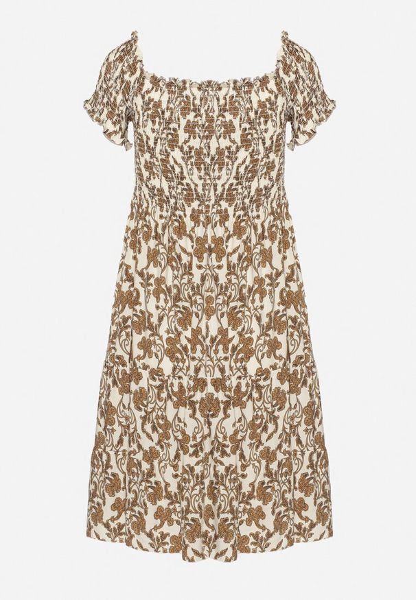 Born2be - Jasnobeżowa Bawełniana Sukienka z Dekoltem Typu Hiszpanka i Lekką Falbanką Hannesia. Okazja: na co dzień. Typ kołnierza: dekolt hiszpanka. Kolor: beżowy. Materiał: bawełna. Sezon: wiosna, lato. Styl: casual, elegancki. Długość: mini