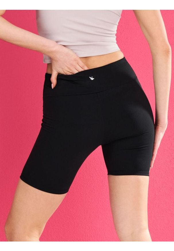 Sinsay - Sportowe szorty Gym Hard - czarny. Kolor: czarny. Styl: sportowy