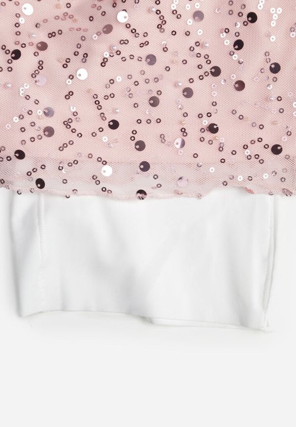 Renee - Różowa Dopasowana Sukienka VICES Zdobiona Cekinami i Wiązaniem Alethrolphi. Okazja: na imprezę. Kolor: różowy. Wzór: aplikacja. Styl: klasyczny, elegancki