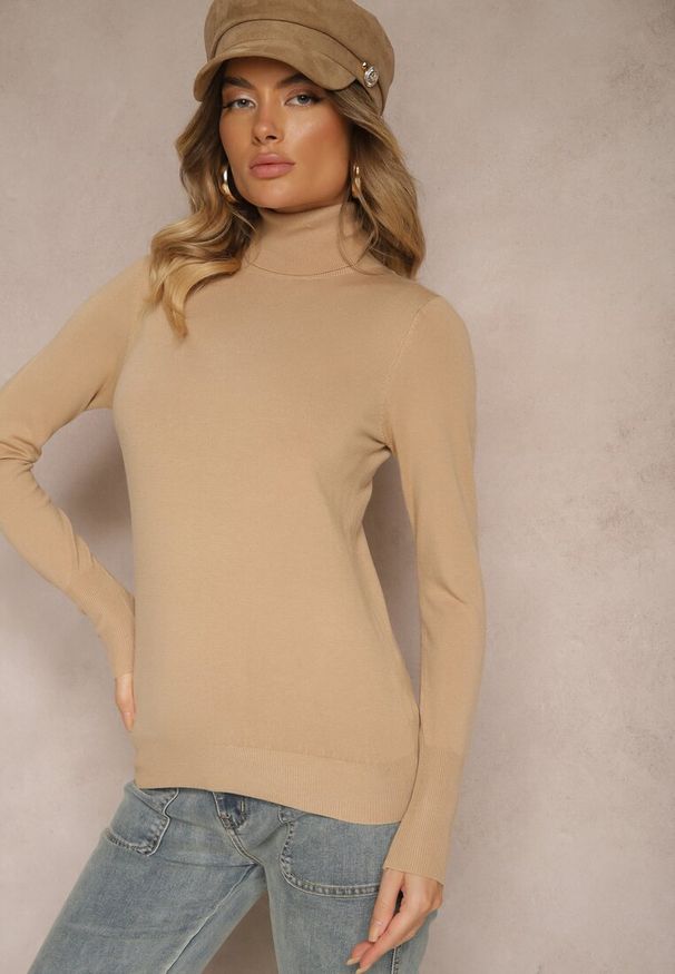 Renee - Beżowy Golf z Wiskozą i Ściągaczem Izamia. Okazja: na co dzień. Typ kołnierza: golf. Kolor: beżowy. Materiał: wiskoza. Styl: elegancki, casual