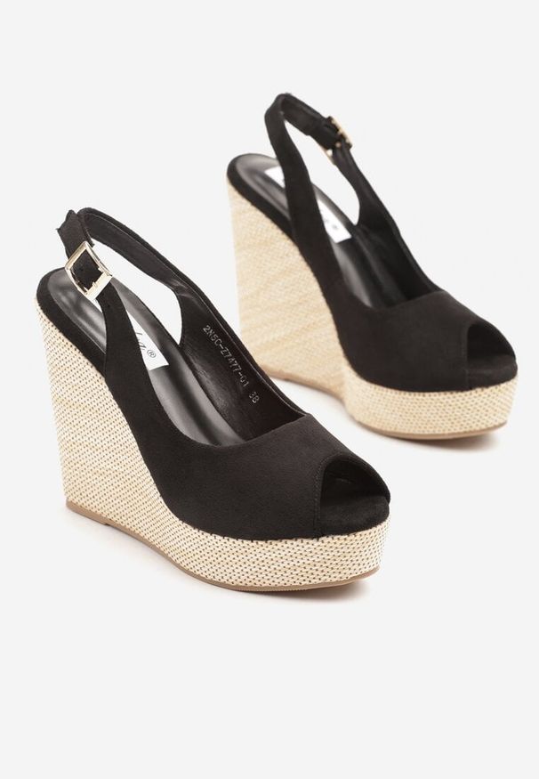 Renee - Czarne Sandały Slingback z Imitacji Zamszu na Koturnie Daldiva. Okazja: na co dzień. Zapięcie: pasek. Kolor: czarny. Materiał: zamsz. Obcas: na koturnie. Styl: elegancki, casual