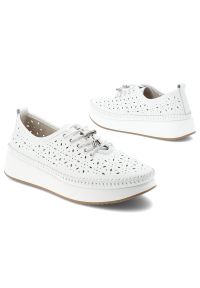 Półbuty damskie Filippo, cholewka ze skóry naturalnej licowej wiązany fason z zabudowanym przodem, białe, DP7535/26. Kolor: biały. Materiał: skóra. Szerokość cholewki: normalna #6