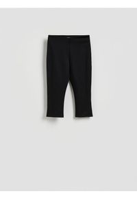 Reserved - Spodnie capri - czarny. Kolor: czarny. Materiał: dzianina, wiskoza #1