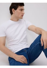 Reserved - Bawełniany t-shirt slim fit - biały. Kolor: biały. Materiał: bawełna
