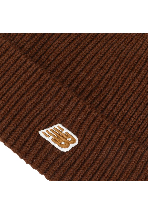 Czapka New Balance LAH53008ROK – brązowa. Kolor: brązowy. Materiał: akryl. Sezon: zima