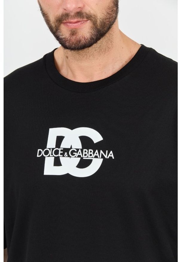 Dolce and Gabbana - DOLCE & GABBANA Czarny t-shirt z dużym logo. Kolor: czarny