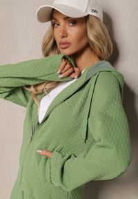 Renee - Zielony Komplet Dresowy z Domieszką Bawełny Pikowana Bluza z Kapturem i Joggery Evathira. Kolor: zielony. Materiał: bawełna, dresówka. Sport: turystyka piesza #5