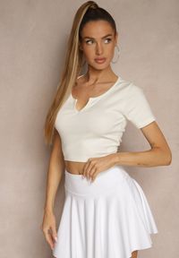 Renee - Beżowy Prążkowany T-shirt z Bawełny Lirave. Okazja: na co dzień. Kolor: beżowy. Materiał: bawełna, prążkowany. Styl: klasyczny, elegancki, casual