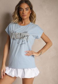 Renee - Jasnoniebieski Bawełniany T-shirt z Cyrkoniami Perłami i Rękawami Nietoperz Inellira. Kolor: niebieski. Materiał: bawełna. Wzór: aplikacja