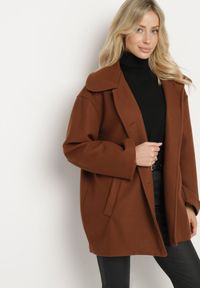 Born2be - Brązowy Płaszcz Jednorzędowy o Koszulowym Kroju z Kieszeniami Horenami. Okazja: na co dzień. Kolor: brązowy. Materiał: jeans. Styl: elegancki, casual #6