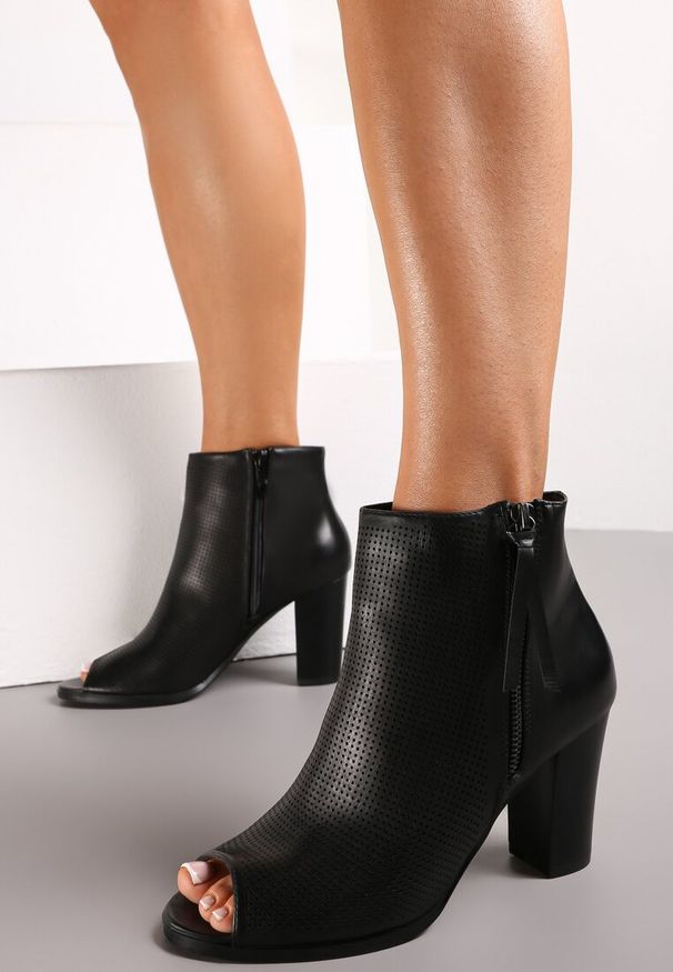 Born2be - Czarne Botki na Słupku z Cholewką za Kostkę i Otwartym Noskiem Alentha. Wysokość cholewki: za kostkę. Nosek buta: otwarty. Kolor: czarny. Szerokość cholewki: normalna. Obcas: na słupku