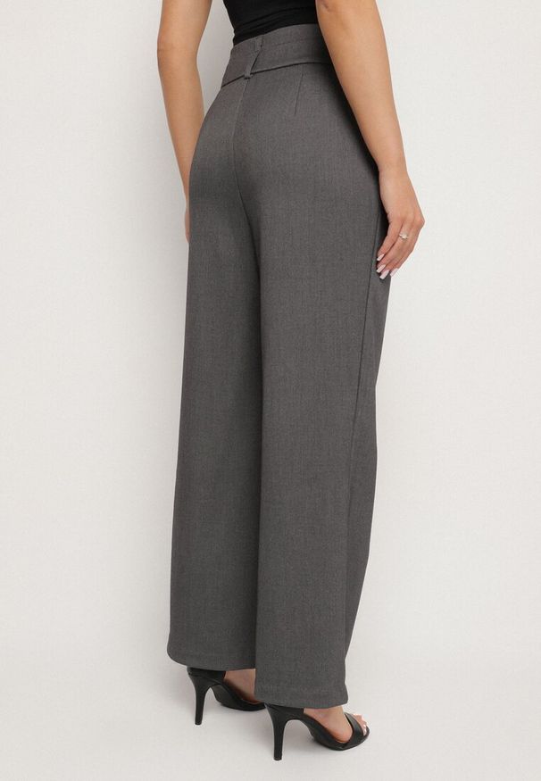 Born2be - Szare Garniturowe Spodnie z Wiskozą o Szerokim Kroju z Wysokim Stanem i Paskiem Elothia. Stan: podwyższony. Kolor: szary. Materiał: wiskoza. Styl: elegancki