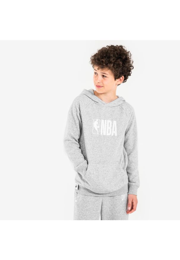 TARMAK - Bluza z kapturem do koszykówki dla dzieci Tarmak NBA 900. Typ kołnierza: kaptur. Kolor: wielokolorowy, czarny, szary. Materiał: materiał, tkanina. Sport: koszykówka