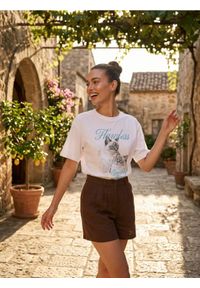 Sinsay - Bawełniana koszulka z haftowanym napisem - biały. Kolor: biały. Materiał: bawełna. Wzór: napisy, haft #1