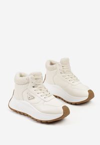 Renee - Beżowe Sneakersy Śniegowce Vices na Platformie Ozdobione Trójkątną Aplikacją Ficebia. Okazja: na co dzień. Kolor: beżowy. Materiał: jeans, skóra. Wzór: aplikacja. Obcas: na platformie #7