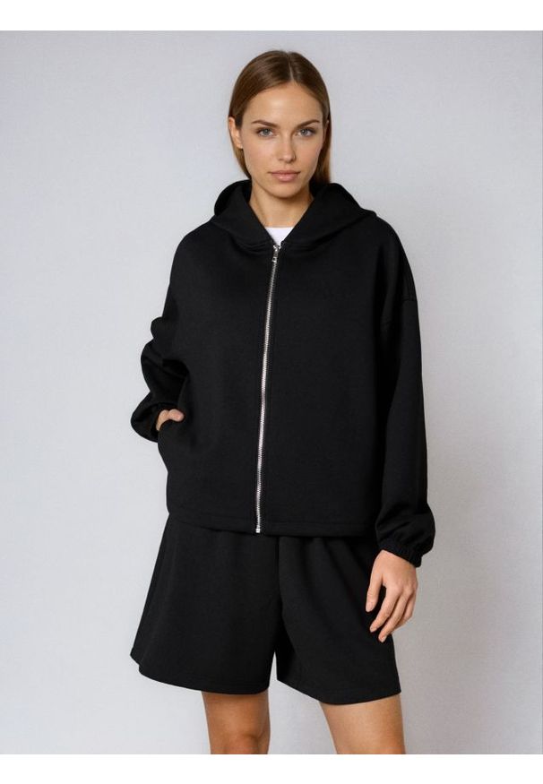 Sinsay - Bluza dresowa z kapturem i ściągaczami - czarny. Typ kołnierza: kaptur. Kolor: czarny. Materiał: dresówka