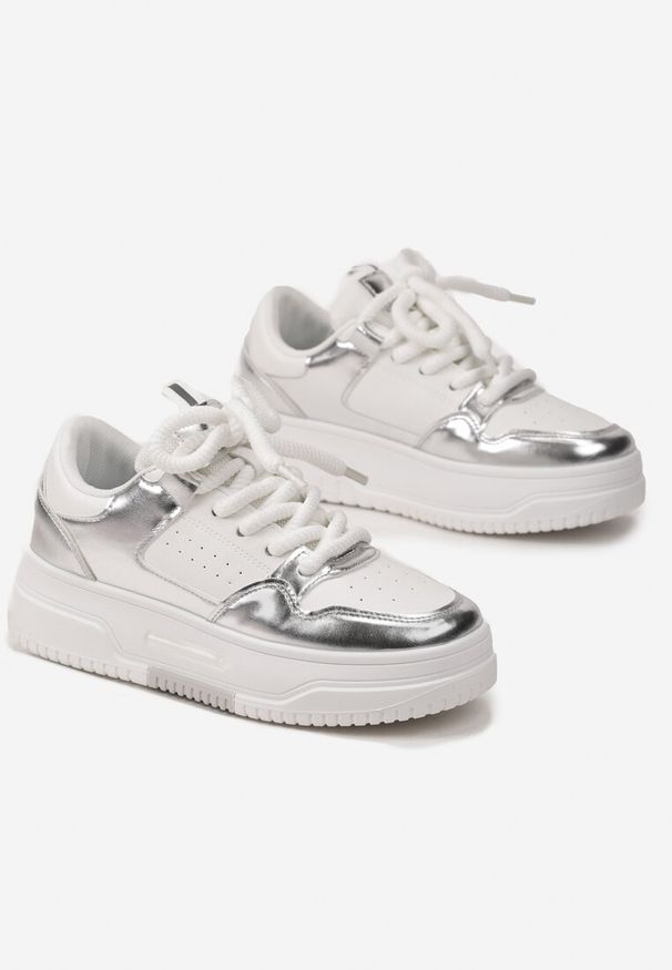 Born2be - Biało-Srebrne Sneakersy na Platformie z Szerokimi Sznurówkami Ferinal. Wysokość cholewki: przed kostkę. Zapięcie: sznurówki. Kolor: biały. Szerokość cholewki: normalna. Obcas: na platformie
