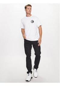 Versace Jeans Couture T-Shirt 75GAHG07 Biały Regular Fit. Kolor: biały. Materiał: bawełna #5