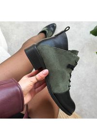 Zielone płaskie botki damskie M.Daszyński 2458-7. Okazja: na co dzień, na spacer. Zapięcie: sznurówki. Kolor: zielony. Materiał: skóra, zamsz. Sezon: zima, jesień. Obcas: na obcasie. Styl: klasyczny, casual, elegancki. Wysokość obcasa: niski #1