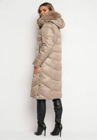 Born2be - Beżowa Pikowana Kurtka Płaszcz za Kolano z Kapturem i Futerkiem Naelora. Typ kołnierza: kaptur. Kolor: beżowy. Materiał: futro #5