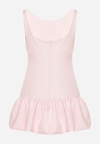 Born2be - Różowy Taliowany Kombinezon z Falbanką Novenira. Kolor: różowy. Styl: klasyczny, elegancki #5