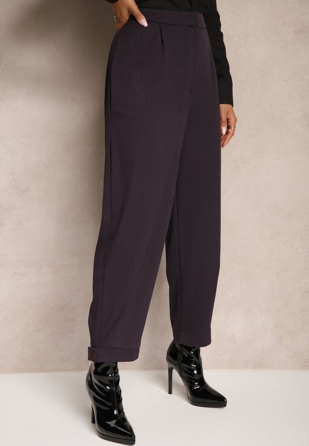 Renee - Fioletowe Garniturowe Spodnie o Szerokich Nogawkach Lekko Prążkowane High Waist Belbanne. Okazja: na spotkanie biznesowe. Stan: podwyższony. Kolor: fioletowy. Materiał: prążkowany. Styl: wizytowy, biznesowy, elegancki
